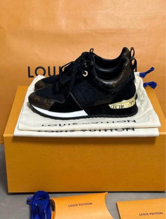 ランナーウェイスニーカー（古着・ファッション）の商品画像 - 査定依頼日：2025年6月24日 - 最高査定価格：40,000円