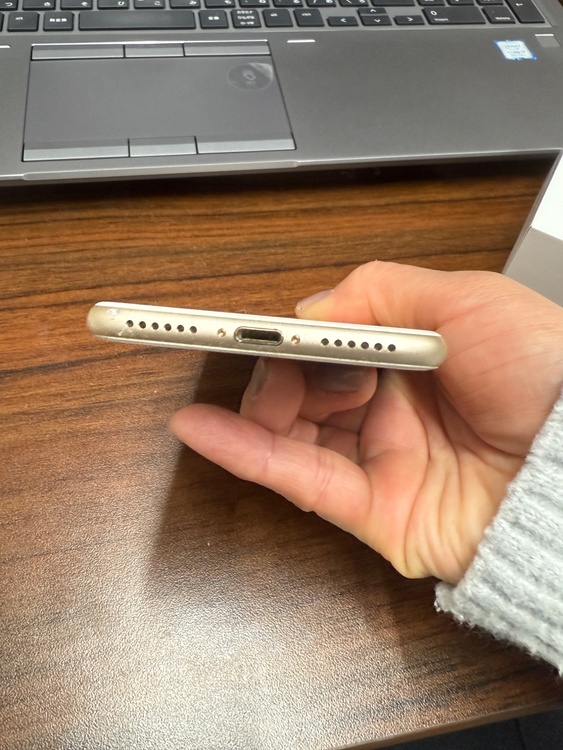 iPhone7（スマホ）の商品画像 - 査定依頼日：2026年2月25日 - 最高査定価格：2,500円