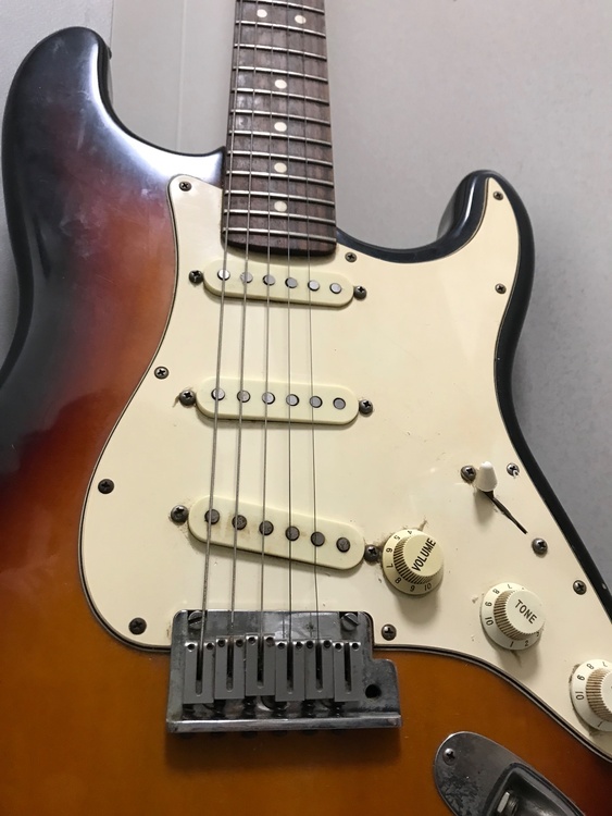 FENDER USA STRATCASTER standerd（ピアノ・楽器・PA機材）の商品画像 - 査定依頼日：2026年6月15日 - 最高査定価格：100,000円