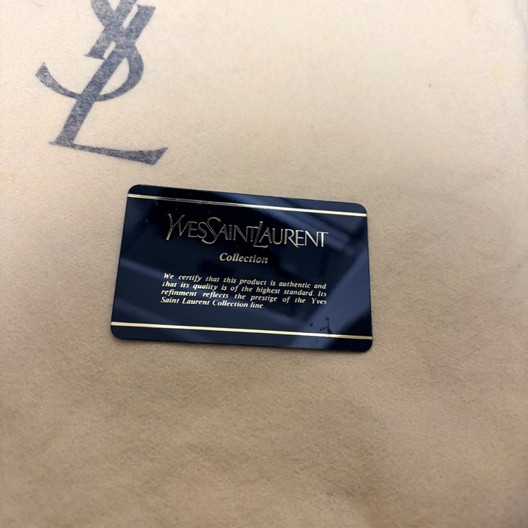 イブサンローラン  （ブランドバッグ）の商品画像 - 査定依頼日：2026年1月19日 - 最高査定価格：8,000円