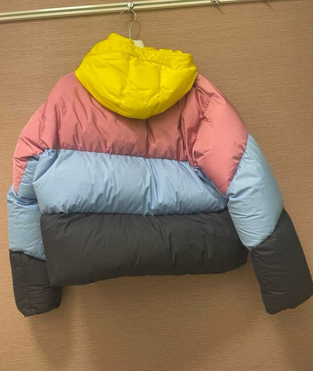 モンクレール JW Anderson コレクション マルチカラー ダウン（古着・ファッション）の商品画像 - 査定依頼日：2024年12月3日 - 最高査定価格：40,000円