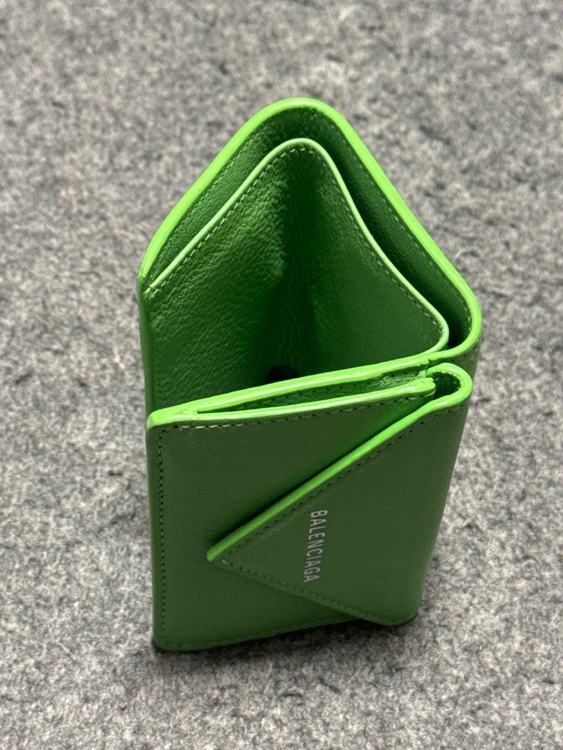 バレンシアガ  （ブランドバッグ）の商品画像 - 査定依頼日：2025年8月9日 - 最高査定価格：20,000円