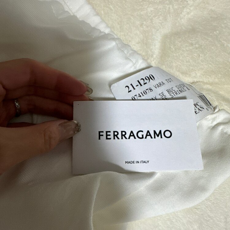 フェラガモ  （ブランドバッグ）の商品画像 - 査定依頼日：2025年2月10日 - 最高査定価格：48,000円