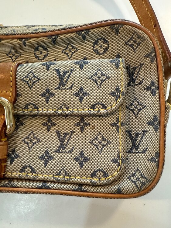 ショルダーバック（ブランドバッグ）の商品画像 - 査定依頼日：2025年5月3日 - 最高査定価格：5,000円