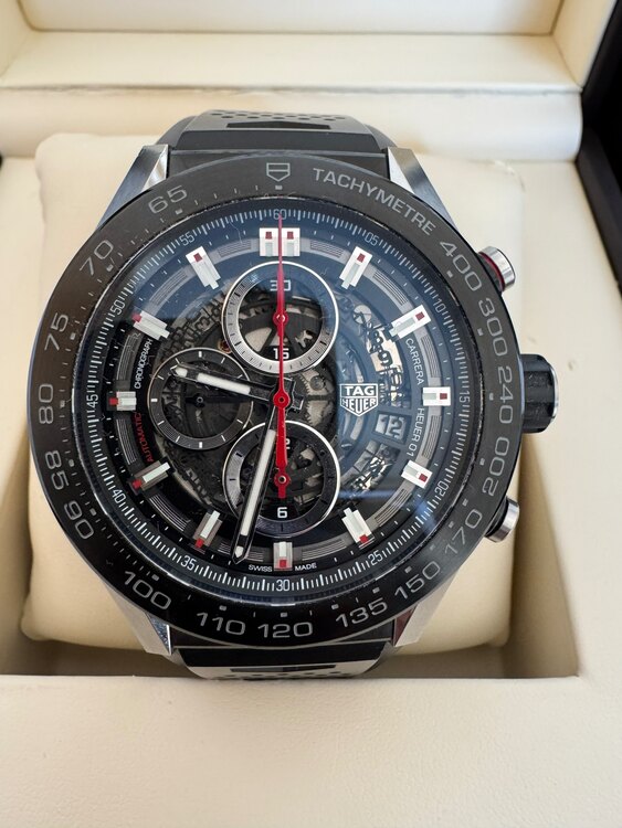 タグホイヤー カレラ CAR2A1Z.FT6044（高級時計）の商品画像 - 査定依頼日：2025年4月26日 - 最高査定価格：285,000円