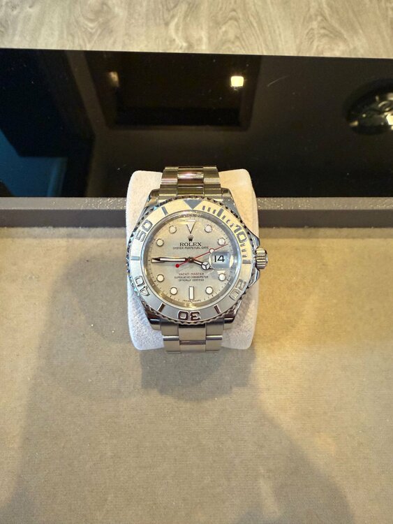 ロレックス Yacht-Master 40（高級時計）の商品画像 - 査定依頼日：2026年1月12日 - 最高査定価格：1,300,000円