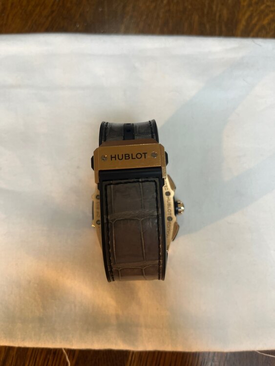 ウブロ ビックバン Ref.601.OX.0148LR（高級時計）の商品画像 - 査定依頼日：2025年1月20日 - 最高査定価格：1,500,000円