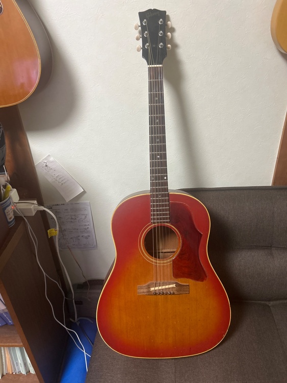 J45 1967年 レッドサンバースト シリアルNo.05684（ピアノ・楽器・PA機材）の商品画像 - 査定依頼日：2026年4月8日 - 最高査定価格：380,000円
