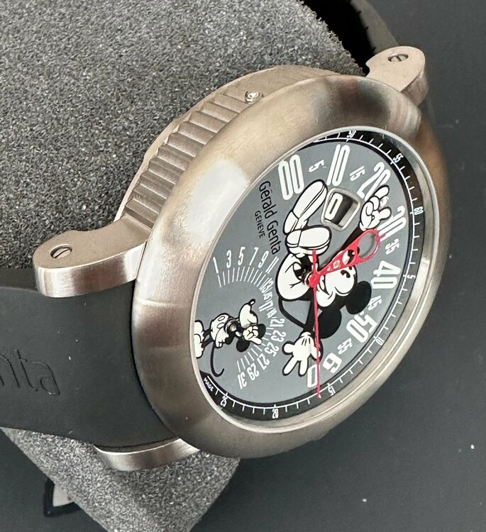 ジェラルドジェンタ　レトログレードディズニー限定（高級時計）の商品画像 - 査定依頼日：2025年12月7日 - 最高査定価格：2,800,000円