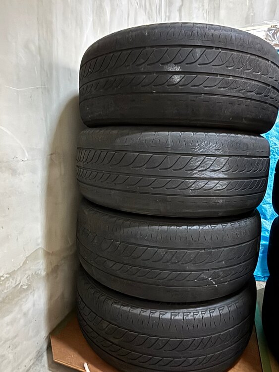 タイヤホイール（カー用品）の商品画像 - 査定依頼日：2025年4月2日 - 最高査定価格：500円