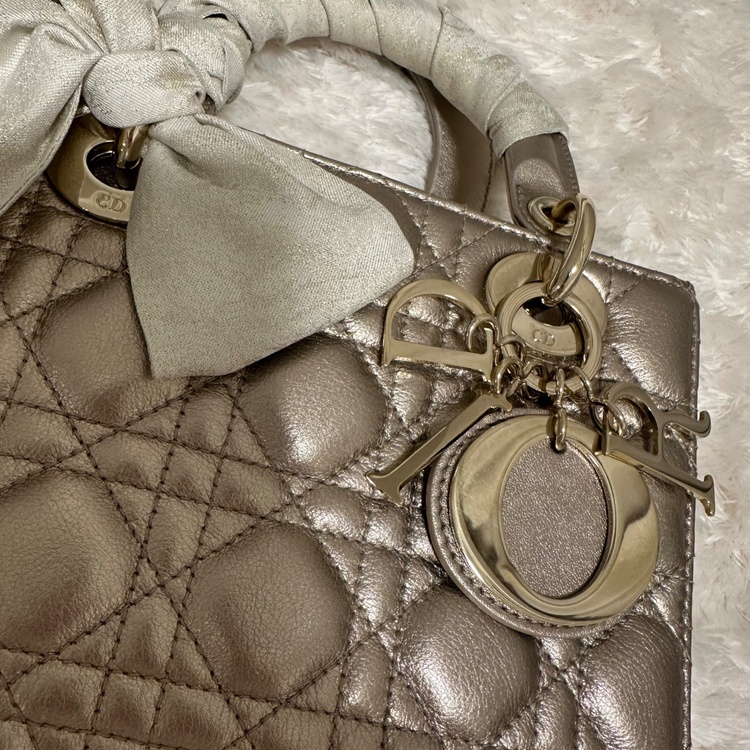 レディーディオール　ゴールド（ブランドバッグ）の商品画像 - 査定依頼日：2026年4月14日 - 最高査定価格：250,000円