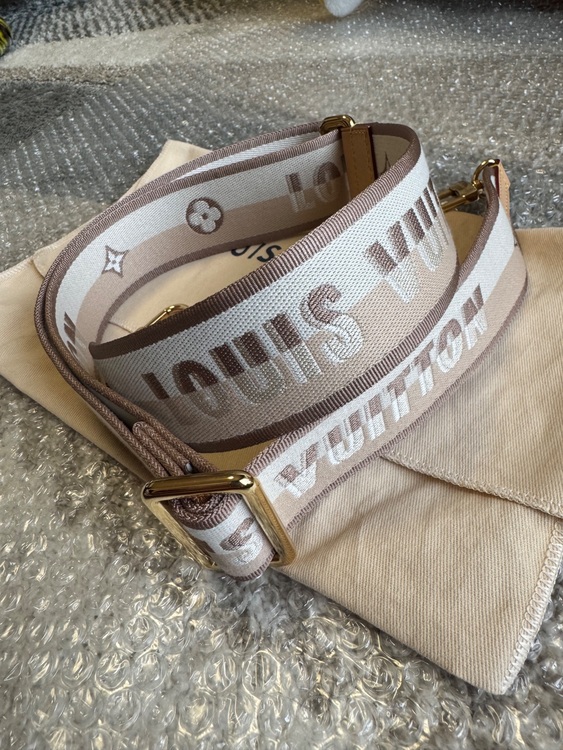 ネバーフルBBに付属のショルダーストラップです。（ブランド財布・小物）の商品画像 - 査定依頼日：2025年8月25日 - 最高査定価格：30,000円