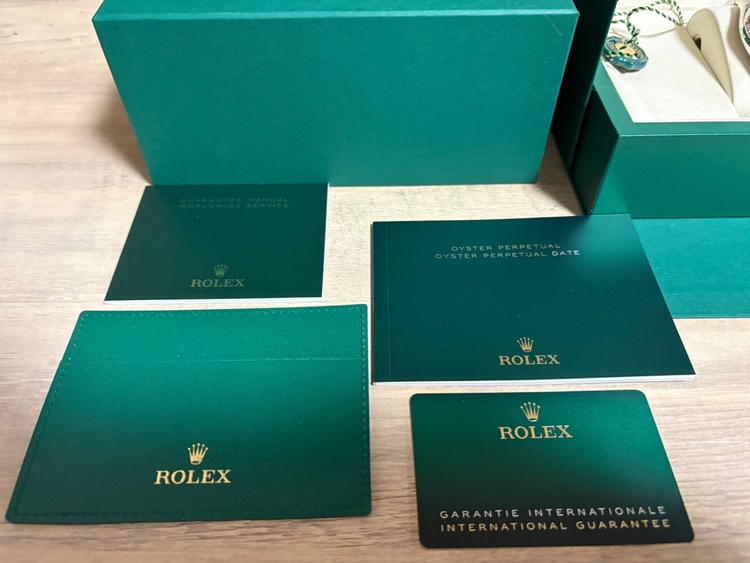 ロレックス パーペチュアル 1260000（高級時計）の商品画像 - 査定依頼日：2026年1月28日 - 最高査定価格：1,900,000円