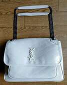 イブサンローラン  （ブランドバッグ）の商品画像 - 査定依頼日：2025年2月15日 - 最高査定価格：180,000円