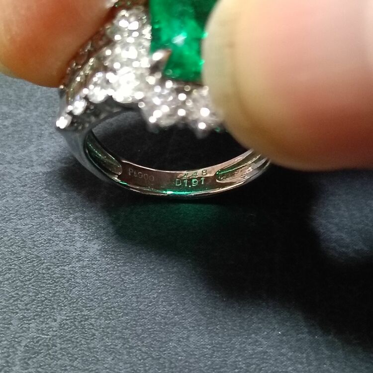 天然エメラルド　天然ダイアモンド　リング（宝石）の商品画像 - 査定依頼日：2025年11月30日 - 最高査定価格：600,000円