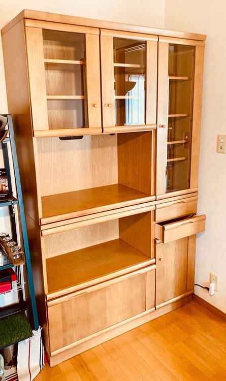 カリモク　食器棚（家具・寝具）の商品画像 - 査定依頼日：2026年4月7日 - 最高査定価格：5,000円