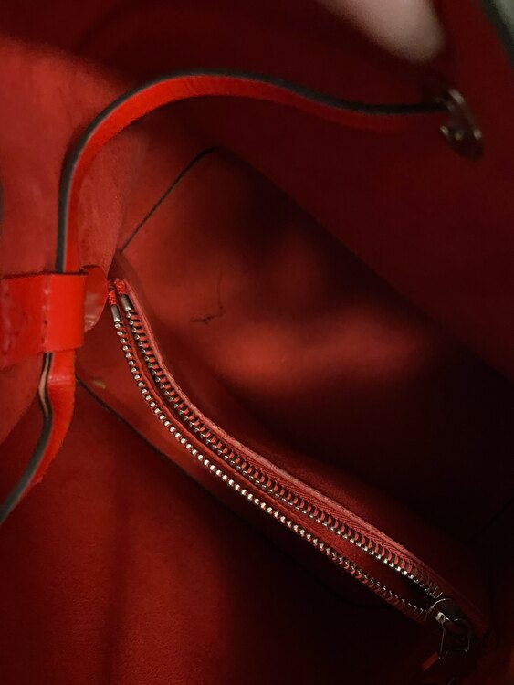 ルイヴィトン ネオノエ エピ M54367 バイカラー ネイビー レッド （ブランドバッグ）の商品画像 - 査定依頼日：2024年12月16日 - 最高査定価格：80,000円