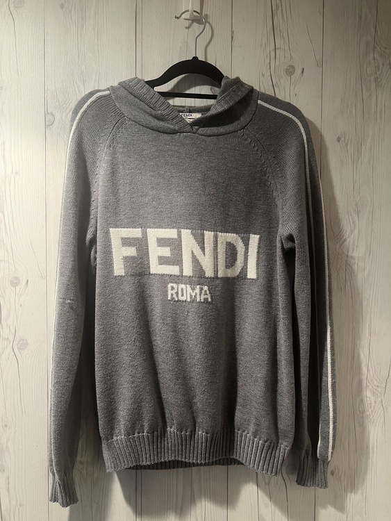 ニットパーカー（古着・ファッション）の商品画像 - 査定依頼日：2025年12月21日 - 最高査定価格：10,000円