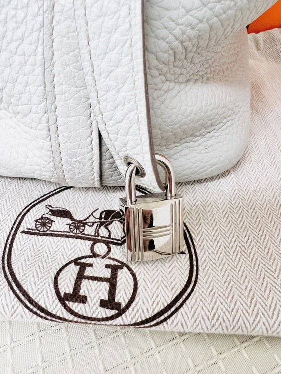 PM ◻︎P刻印（ブランドバッグ）の商品画像 - 査定依頼日：2026年3月15日 - 最高査定価格：300,000円