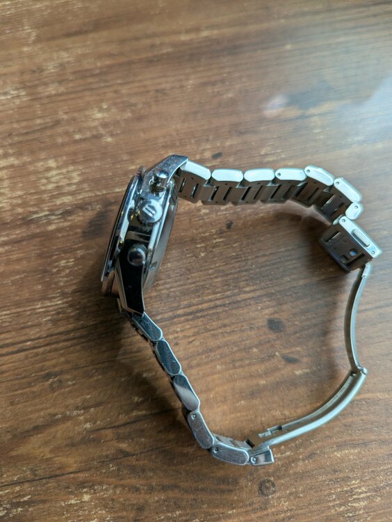 タグホイヤー カレラ CV201AJ.BA0715A（高級時計）の商品画像 - 査定依頼日：2026年2月18日 - 最高査定価格：210,000円