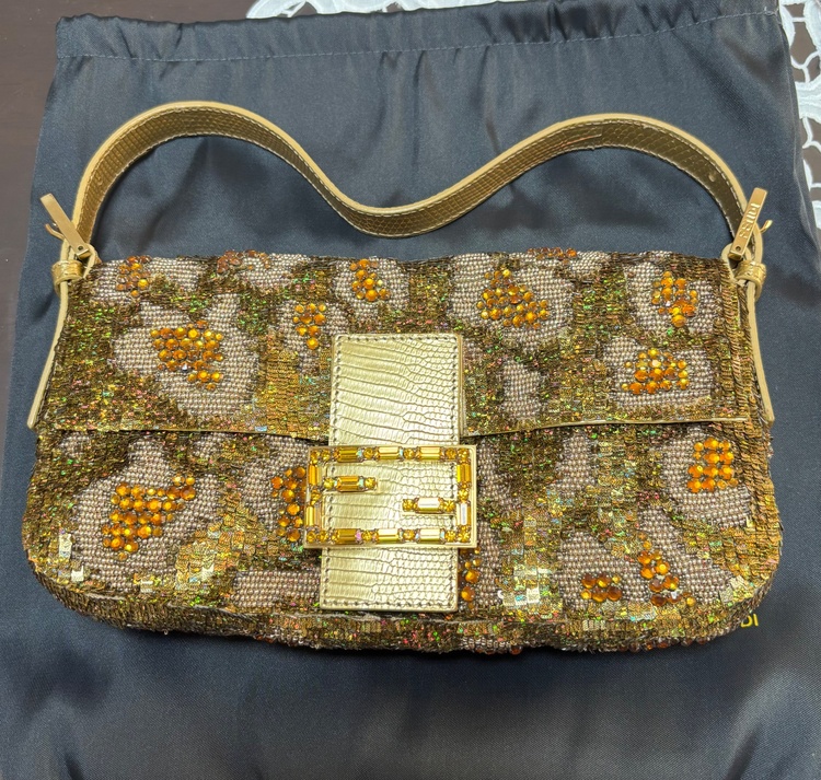 バゲットタイプ　ピーズBAG（ブランドバッグ）の商品画像 - 査定依頼日：2026年3月9日 - 最高査定価格：300,000円