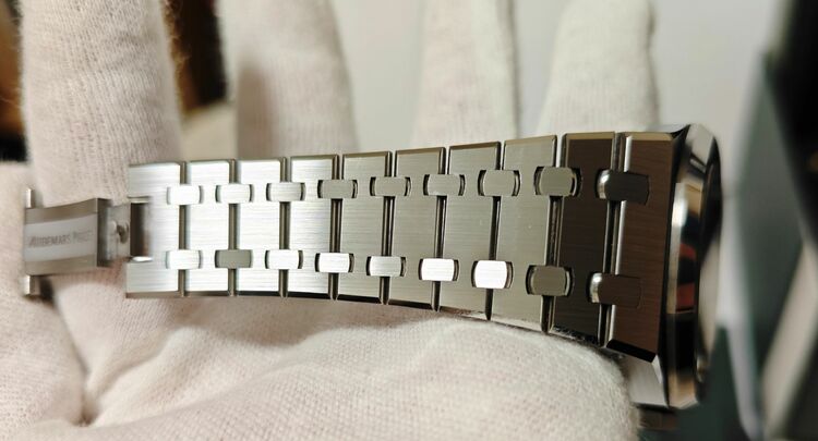 ロイヤルオーク ブラック15510ST（高級時計）の商品画像 - 査定依頼日：2025年11月29日 - 最高査定価格：6,820,000円