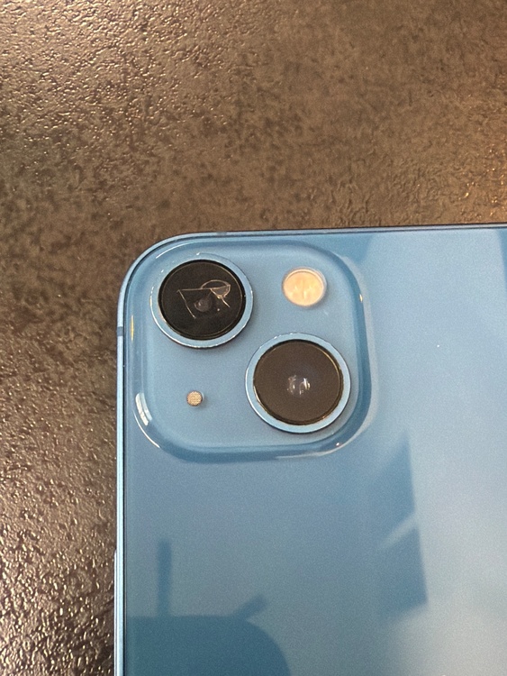 iPhone iPhone 13 128GB au（スマホ）の商品画像 - 査定依頼日：2026年7月17日 - 最高査定価格：34,000円