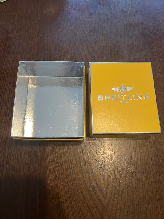 ブライトリング ナビタイマー A412E05Np（高級時計）の商品画像 - 査定依頼日：2025年5月31日 - 最高査定価格：485,000円