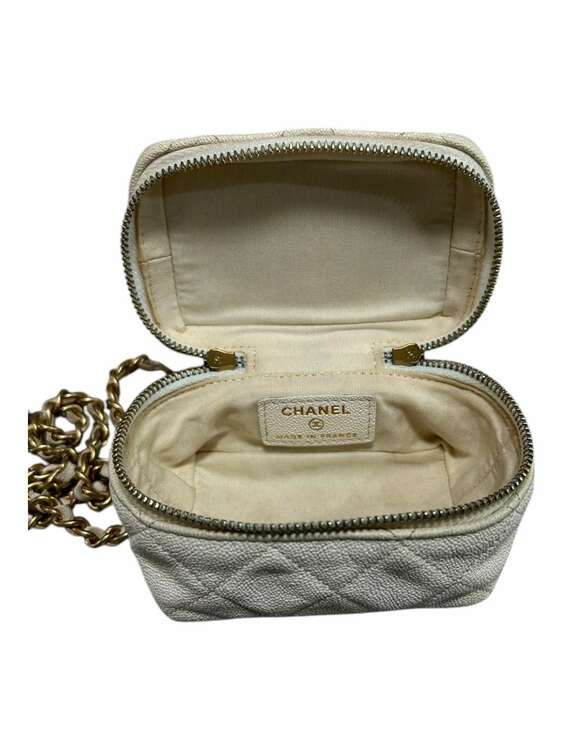 マトラッセ　ミニバニティ（ブランドバッグ）の商品画像 - 査定依頼日：2024年12月21日 - 最高査定価格：100,000円