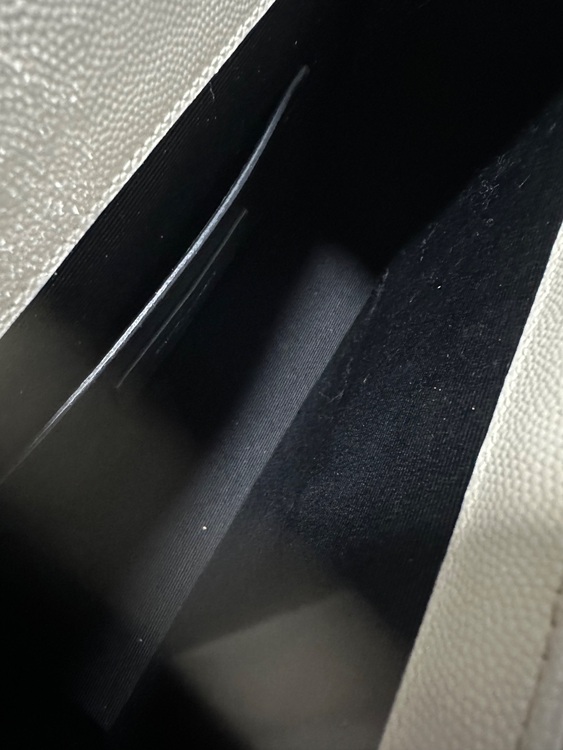 イブサンローラン  （ブランドバッグ）の商品画像 - 査定依頼日：2025年7月27日 - 最高査定価格：50,000円