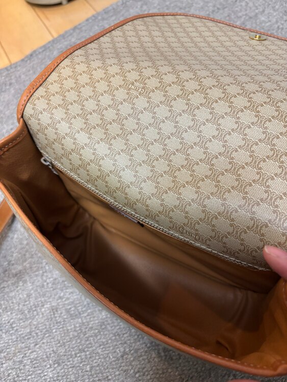 オールドセリーヌ　ショルダーバッグ（ブランドバッグ）の商品画像 - 査定依頼日：2025年4月5日 - 最高査定価格：10,000円