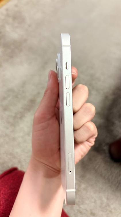 iPhone iPhone 13 128GB SIMフリー（スマホ）の商品画像 - 査定依頼日：2026年6月24日 - 最高査定価格：20,000円