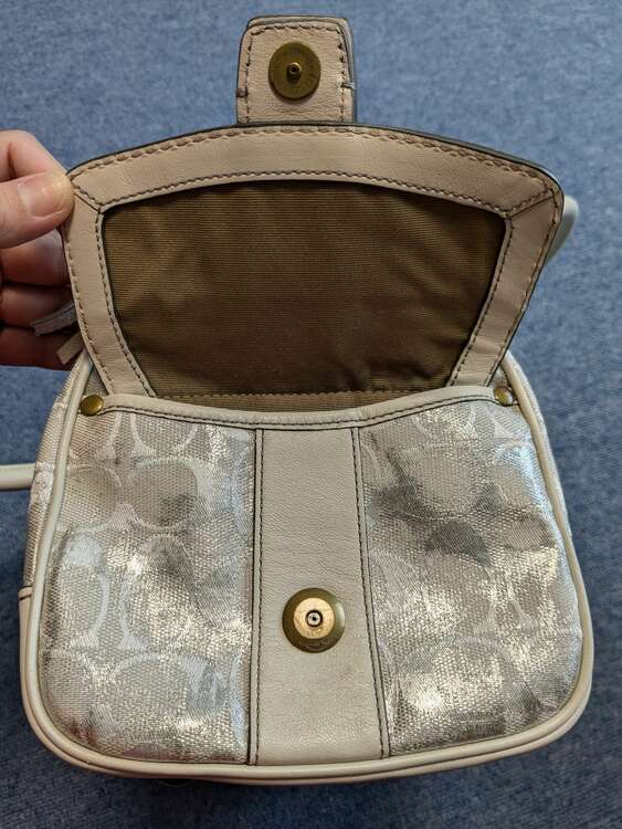 2186（ブランドバッグ）の商品画像 - 査定依頼日：2025年2月13日 - 最高査定価格：2,500円