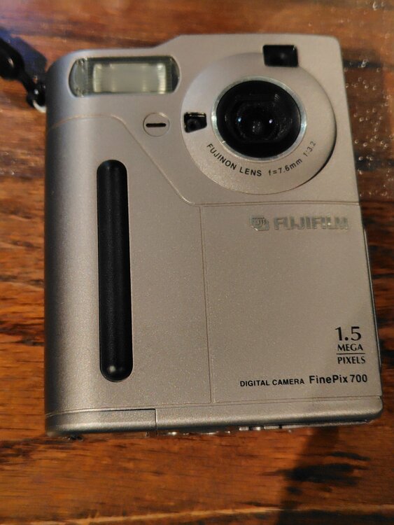 FinePix700（カメラ）の商品画像 - 査定依頼日：2026年8月2日 - 最高査定価格：1,000円