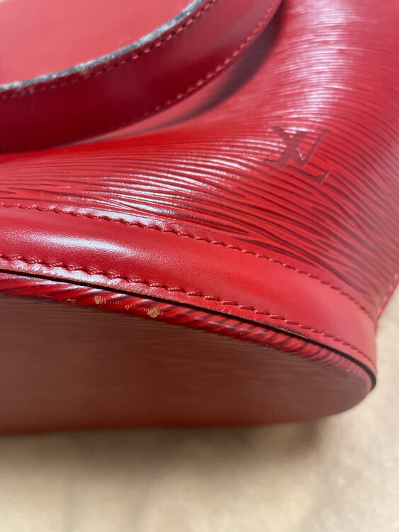 エピ　（ブランドバッグ）の商品画像 - 査定依頼日：2025年4月16日 - 最高査定価格：30,000円