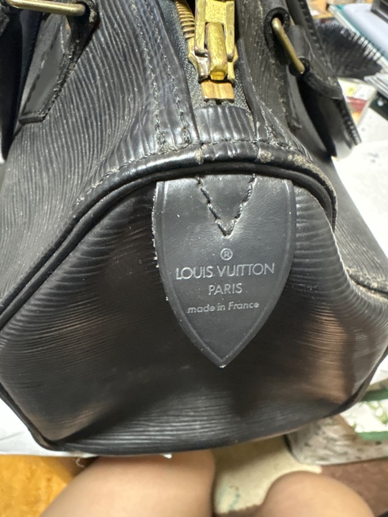 ルイヴィトン エピ （ブランドバッグ）の商品画像 - 査定依頼日：2025年11月19日 - 最高査定価格：30,000円