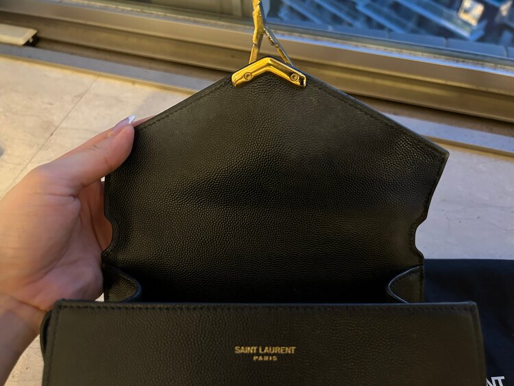 カサンドラトップハンドル (ミニ/グレイン・ド・プードルエン ボスレザー)（ブランドバッグ）の商品画像 - 査定依頼日：2025年5月22日 - 最高査定価格：80,000円