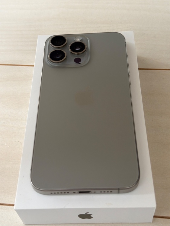 iPhone 15 Pro Max 256GB SIMフリー（スマホ）の商品画像 - 査定依頼日：2026年3月13日 - 最高査定価格：97,000円