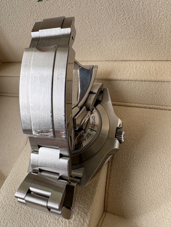 ロレックス シードゥエラー 12660（高級時計）の商品画像 - 査定依頼日：2025年8月11日 - 最高査定価格：1,800,000円