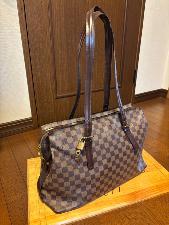 ルイヴィトン LV ダミエ チェルシー エベヌ トート/ショルダー バッグ鍵付き（ブランドバッグ）の商品画像 - 査定依頼日：2026年1月8日 - 最高査定価格：120,000円