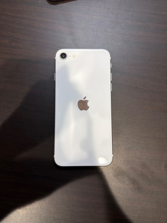 iPhone iPhone SE (第 2 世代) 64GB docomo（スマホ）の商品画像 - 査定依頼日：2026年6月26日 - 最高査定価格：11,000円