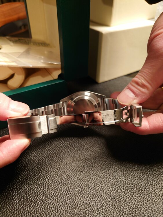 ロレックス エクスプローラー 21427（高級時計）の商品画像 - 査定依頼日：2026年1月27日 - 最高査定価格：1,190,000円