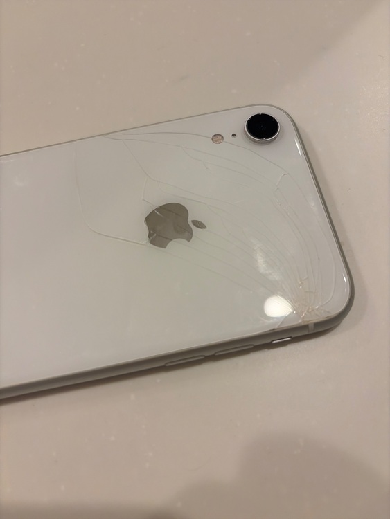 iPhone XR 128G ホワイト（スマホ）の商品画像 - 査定依頼日：2025年10月12日 - 最高査定価格：14,000円