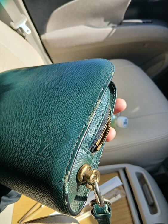 ルイヴィトン タイガ （ブランドバッグ）の商品画像 - 査定依頼日：2026年1月26日 - 最高査定価格：15,000円