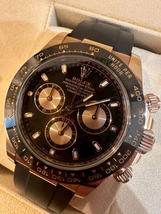 ロレックス コスモグラフ デイトナ ブラック × ピンク（高級時計）の商品画像 - 査定依頼日：2025年4月27日 - 最高査定価格：5,050,000円