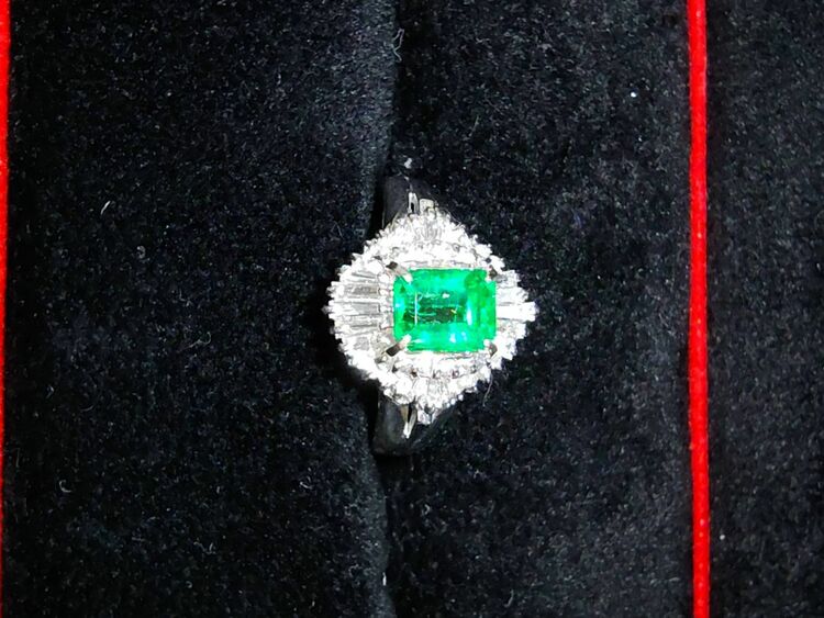 鑑定書を参照してください。　未使用品となります（宝石）の商品画像 - 査定依頼日：2025年11月12日 - 最高査定価格：200,000円