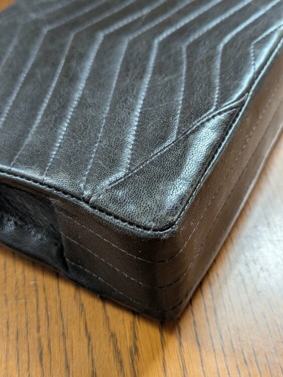 チェーンショルダーバッグ Vステッチ（ブランドバッグ）の商品画像 - 査定依頼日：2026年10月11日 - 最高査定価格：120,000円