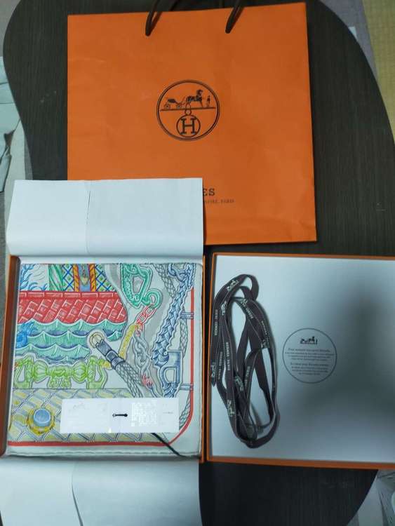 HERMESのスカーフ（ブランド財布・小物）の商品画像 - 査定依頼日：2023年11月1日