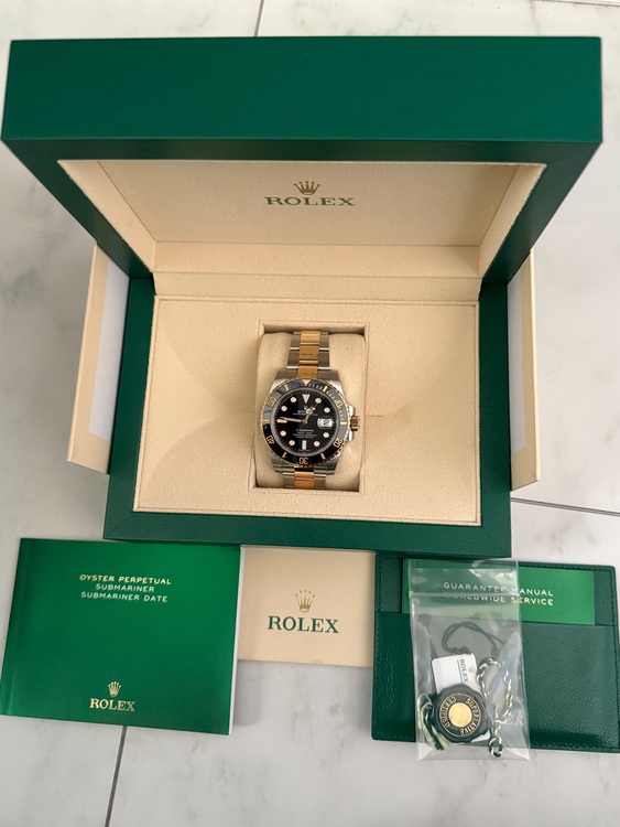 ロレックス サブマリーナー 116613Lm（高級時計）の商品画像 - 査定依頼日：2025年11月16日 - 最高査定価格：2,050,000円