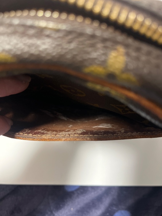 ダヌーブショルダーバック（ブランドバッグ）の商品画像 - 査定依頼日：2026年2月2日 - 最高査定価格：15,000円